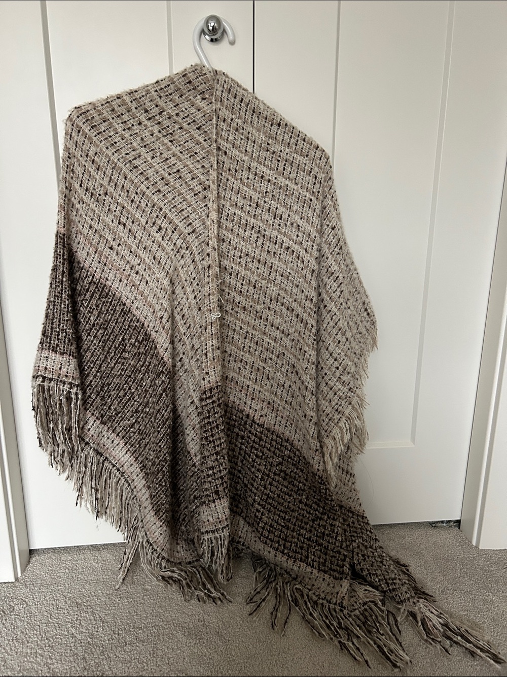 Cejon Neutral Knit Wrap with Brown Accent